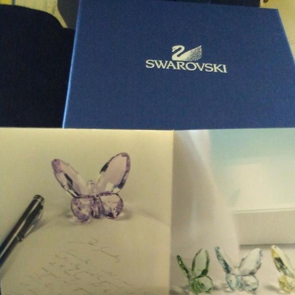Swarovski crystal violet crystal butterfly w box COA - Picture 6 of 6